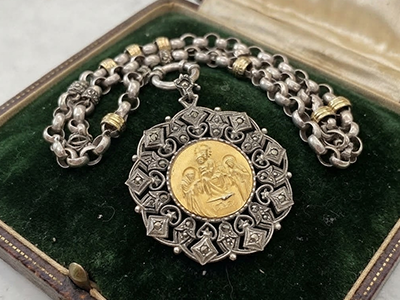medallas oro antiguas
